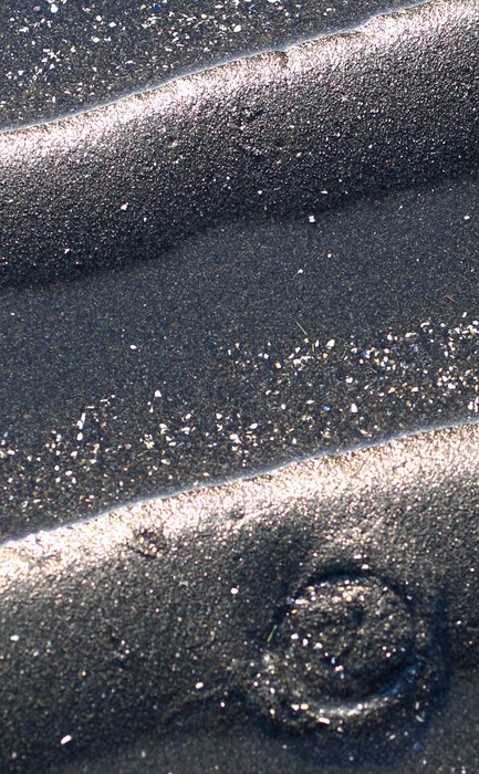 the telltale dimple that tells a child to dig