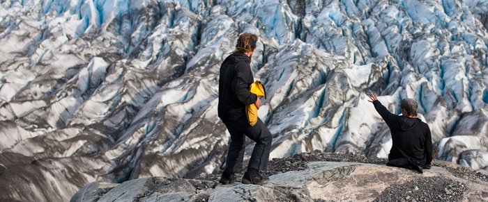 Bjorn and Kim overlooking Grewinck glacier