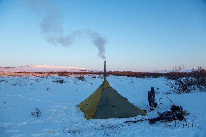 Even in -25º, the Titanium Goat wood stove kept Bjørn and Kim warm.