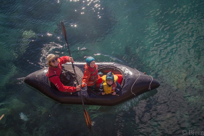 Hig and the kids experimenting with seating arrangements in the Gnu. 