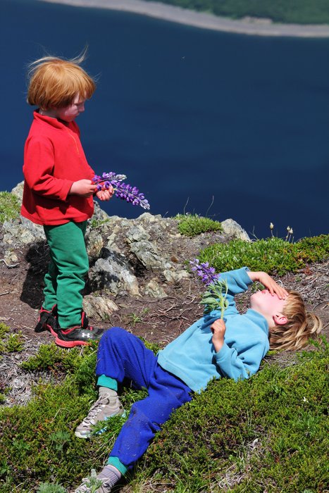 I'm not sure what's going on - perhaps some enactment of Romeo and Juliet?