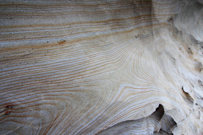 Dissolved partially oxidized iron precipitates in bands as it oxidizes completely.