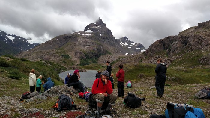The sharp pinnacle in the background of this image has a distinct light-gray band of rock cross-cutting it (a rhyolite dike). Perhaps we should call it Oreo Mountain?
