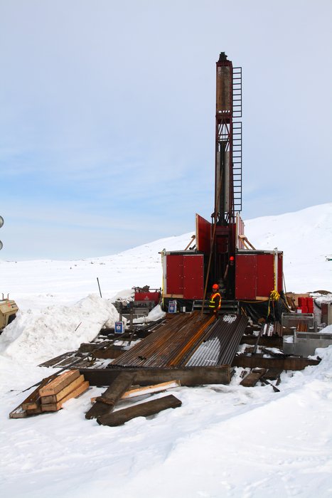 A exploratory drilling rig at the Pebble prospect (March 2008)