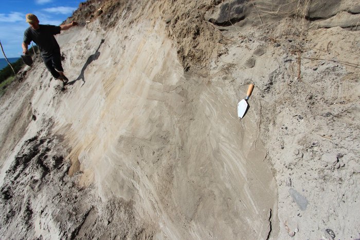 While cleaning this outcrop, we walked back and forth on narrow ledges of sand.